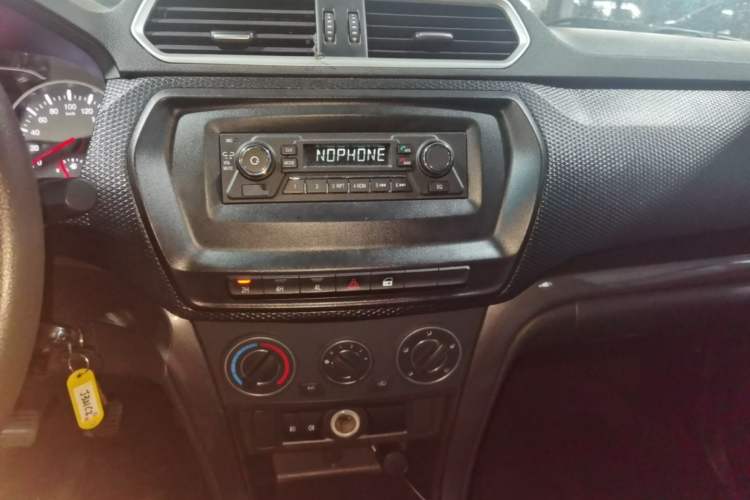 Used Great Wall Wingle 5 2023 2.4L Gasoline 4x4 Entry-Level Compact Pickup Audio And AC Panel