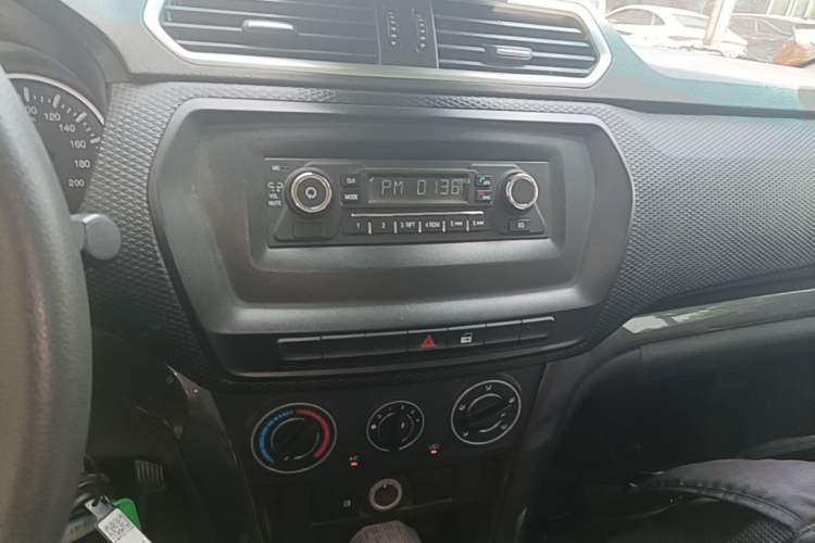 Used Great Wall Wingle 5 2023 "Dry Meal" Version 1.5T Gasoline Two-Wheel-Drive Advanced Large Double Audio And AC Panel