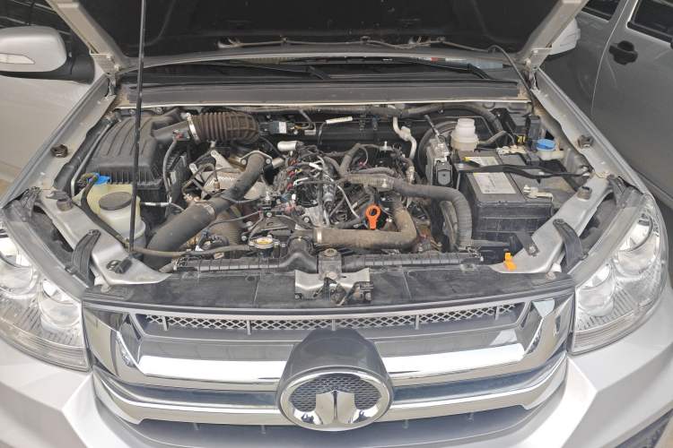Used Great Wall Wingle 5 2023 2.0T Diesel Two-Wheel Drive Advanced Big Double Engine Bay