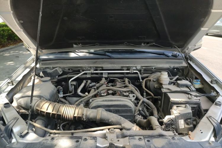 Used Great Wall Wingle 5 2023 2.4L Gasoline Two-Wheel-Drive Elite Model Flat Bed Truck Engine Bay