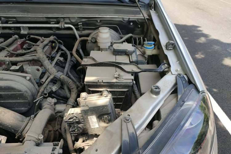 Used Great Wall Wingle 5 2023 2.4L Gasoline Two-Wheel-Drive Elite Model Flat Bed Truck Engine Bay Left