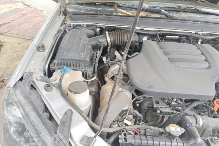 Used Great Wall Wingle 5 2023 2.0T Diesel 4x4 Entry-Level Long Cargo Bed Engine Bay Right