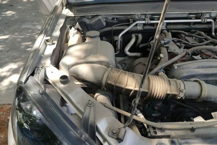 Used Great Wall Wingle 5 2023 2.4L Gasoline Two-Wheel-Drive Elite Model Flat Bed Truck Engine Bay Right