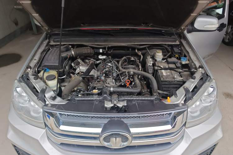 Used Great Wall Wingle 5 2023 2.0T Diesel Two-Wheel Drive Advanced Big Double Engine Bay