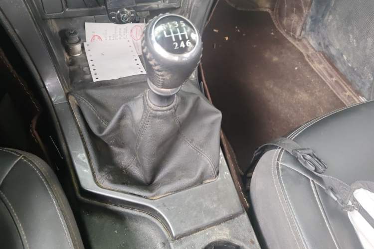 Used Great Wall Wingle 5 2023 2.0T Diesel 4x4 Entry-Level Long Cargo Bed Gear Lever