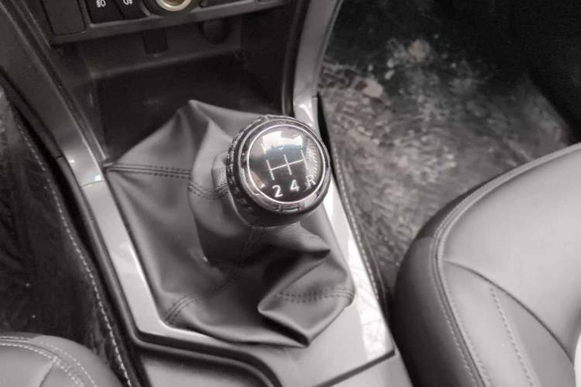 Used Great Wall Wingle 5 2023 2.4L Gasoline Two-Wheel-Drive Entry-Level Big Double Gear Lever