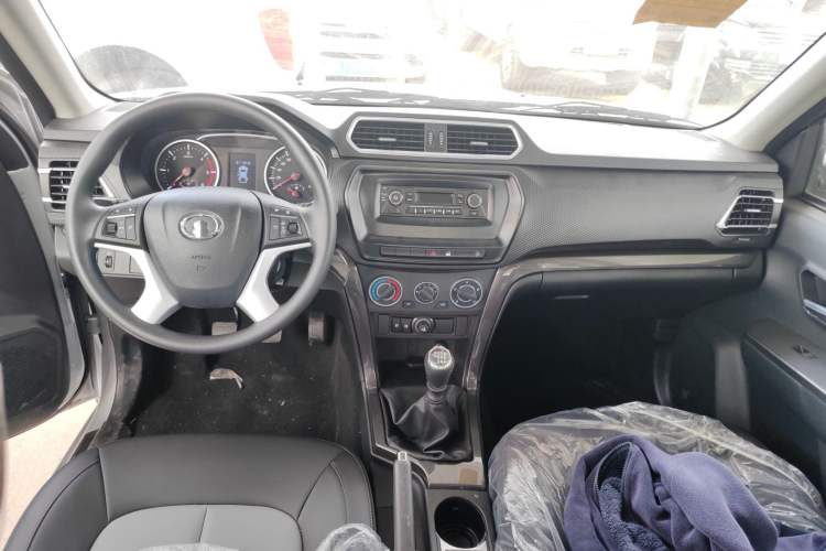 Used Great Wall Wingle 5 2023 2.0T Diesel Two-Wheel Drive Elite Plus Interior 3