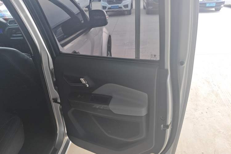 Used Great Wall Wingle 5 2023 2.0T Diesel Two-Wheel Drive Advanced Big Double Interior 6