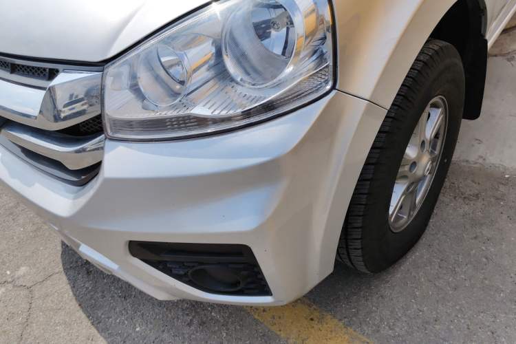 Used Great Wall Wingle 5 2023 "Dry Meal" Version 1.5T Gasoline Two-Wheel-Drive Advanced Large Double Left Front Headlight