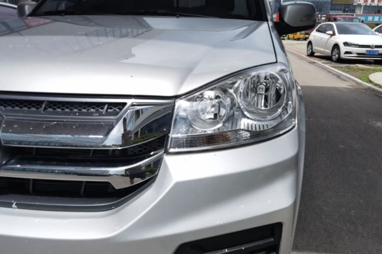 Used Great Wall Wingle 5 2023 "Ganfan" Version 1.5T Gasoline Two-Wheel-Drive Advanced Trim with Long Cargo Bed Left Front Headlight