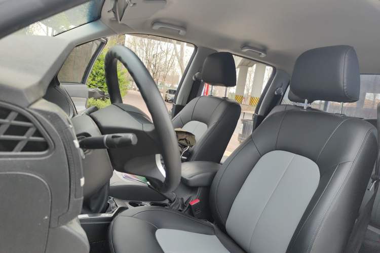 Used Great Wall Wingle 5 2023 2.4L Gasoline Two-Wheel-Drive Entry-Level Big Double Left Front Seat