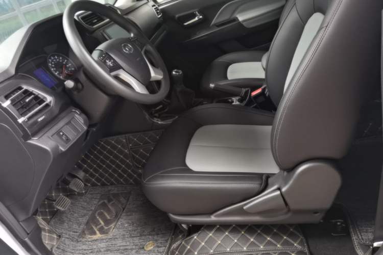 Used Great Wall Wingle 5 2023 "Ganfan" Version 1.5T Gasoline Two-Wheel-Drive Advanced Trim with Long Cargo Bed Left Front Seat