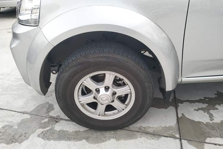 Used Great Wall Wingle 5 2023 2.0T Diesel Two-Wheel Drive Advanced Big Double Left Front Wheel Hub