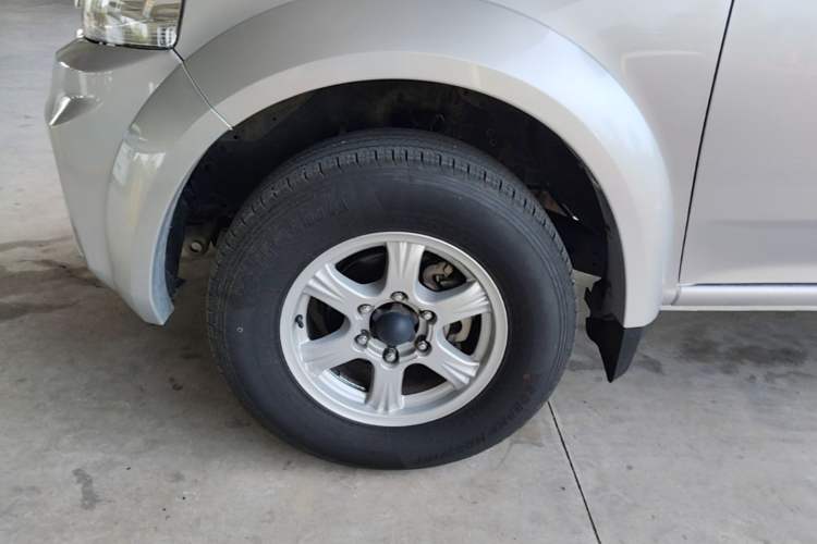 Used Great Wall Wingle 5 2023 2.0T Diesel Two-Wheel Drive Advanced Big Double Left Front Wheel Hub