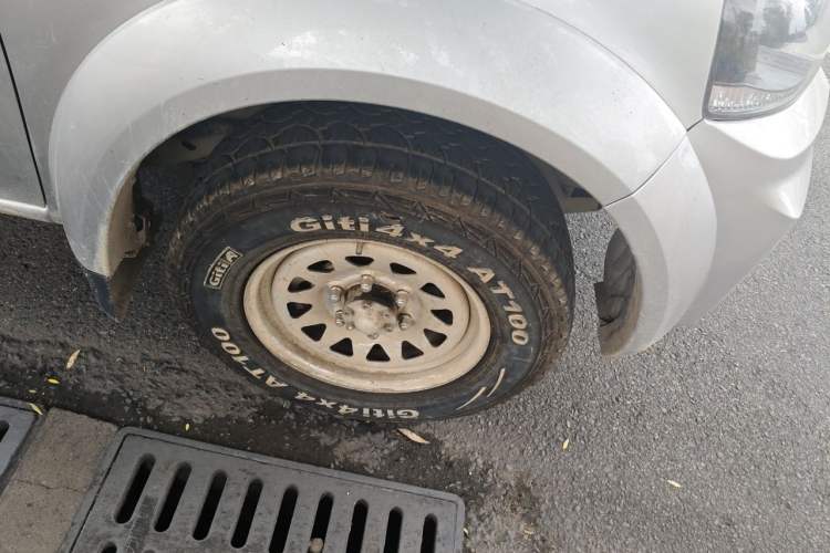 Used Great Wall Wingle 5 2023 2.0T Diesel 4x4 Entry-Level Long Cargo Bed Right Front Wheel Hub