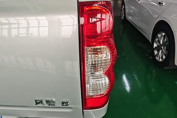 Used Great Wall Wingle 5 2023 2.0T Diesel Two-Wheel Drive Advanced Big Double Right Rear Taillight