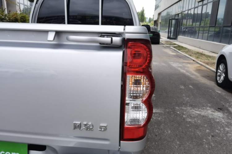 Used Great Wall Wingle 5 2023 "Ganfan" Version 1.5T Gasoline Two-Wheel-Drive Advanced Trim with Long Cargo Bed Right Rear Taillight