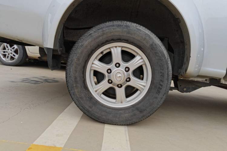 Used Great Wall Wingle 5 2023 2.0T Diesel Two-Wheel Drive Advanced Big Double Right Rear Wheel Hub
