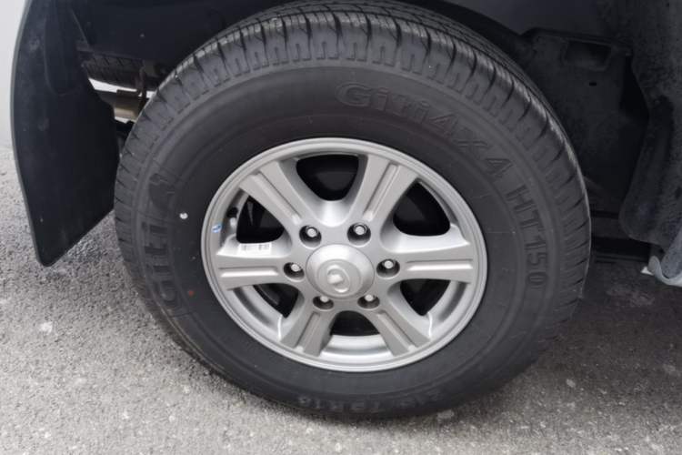 Used Great Wall Wingle 5 2023 "Ganfan" Version 1.5T Gasoline Two-Wheel-Drive Advanced Trim with Long Cargo Bed Right Rear Wheel Hub
