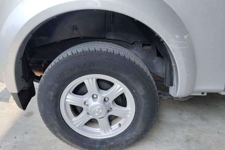 Used Great Wall Wingle 5 2023 2.0T Diesel Two-Wheel Drive Advanced Big Double Right Rear Wheel Hub