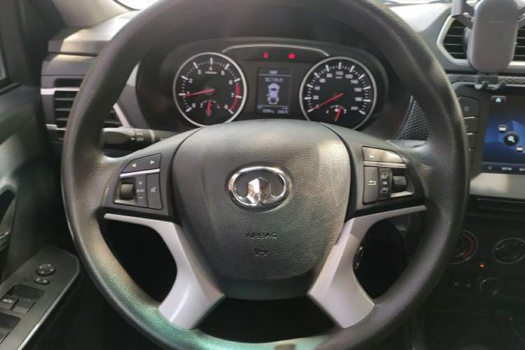 Used Great Wall Wingle 5 2023 2.4L Gasoline Two-Wheel-Drive Elite Model Flat Bed Truck Steering Wheel