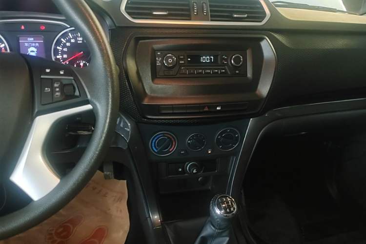 Used Great Wall Wingle 5 2023 "Dry Meal" Version 1.5T Gasoline Two-Wheel-Drive Advanced Large Double Audio And AC Panel