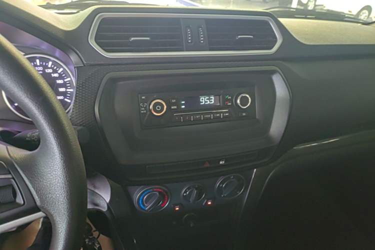 Used Great Wall Wingle 5 2023 "Dry Meal" Version 1.5T Gasoline Two-Wheel-Drive Advanced Large Double Audio And AC Panel