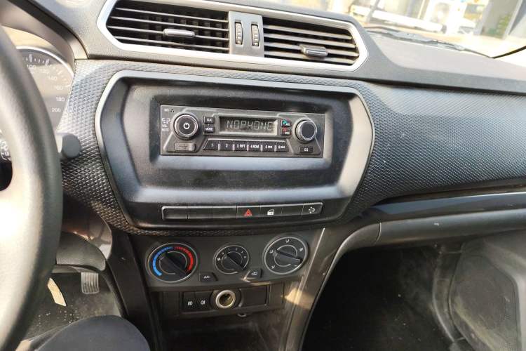 Used Great Wall Wingle 5 2023 2.0T Diesel Two-Wheel Drive Elite Plus Audio And AC Panel