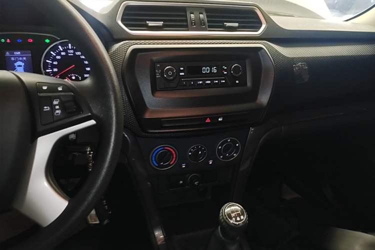 Used Great Wall Wingle 5 2023 "Dry Meal" Version 1.5T Gasoline Two-Wheel-Drive Advanced Large Double Audio And AC Panel