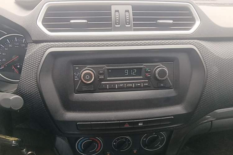 Used Great Wall Wingle 5 2023 "Dry Meal" Version 1.5T Gasoline Two-Wheel-Drive Advanced Large Double Audio And AC Panel