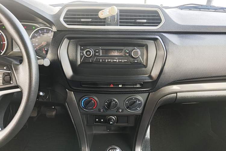 Used Great Wall Wingle 5 2023 2.0T Diesel Two-Wheel Drive Elite Plus Audio And AC Panel