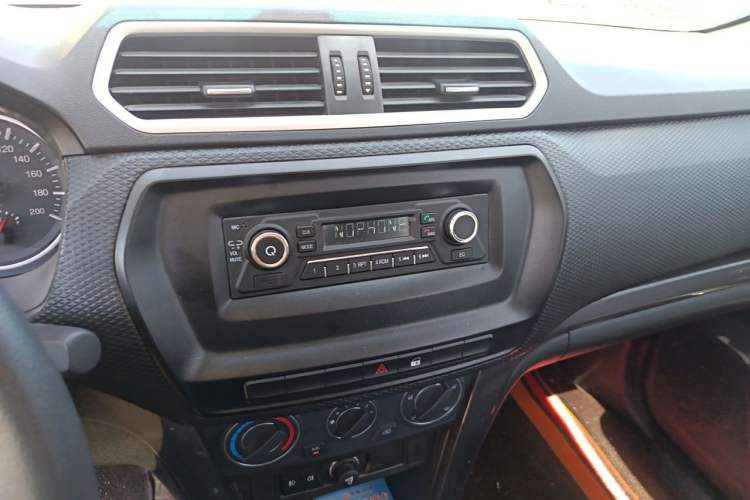 Used Great Wall Wingle 5 2023 2.4L Gasoline Two-Wheel-Drive Entry-Level Big Double Audio And AC Panel
