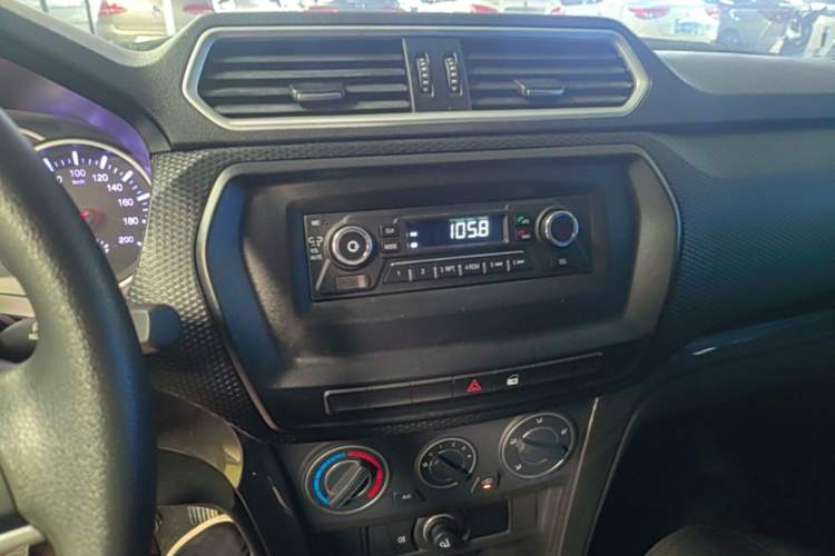Used Great Wall Wingle 5 2023 "Dry Meal" Version 1.5T Gasoline Two-Wheel-Drive Advanced Large Double Audio And AC Panel