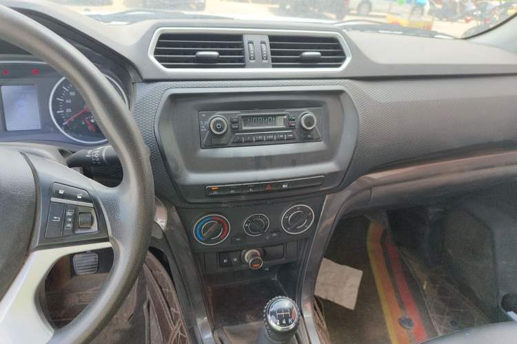 Used Great Wall Wingle 5 2023 2.4L Gasoline 4x4 Entry-Level Big Double Audio And AC Panel