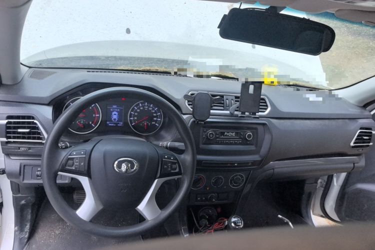 Used Great Wall Wingle 5 2023 2.0T Diesel Two-Wheel Drive Elite Flatbed Truck Center Console