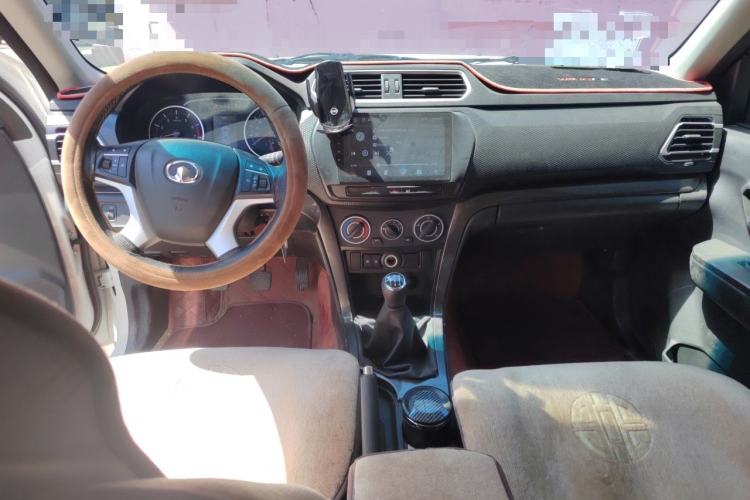 Used Great Wall Wingle 5 2023 2.4L Gasoline Two-Wheel-Drive Entry-Level Big Double Center Console