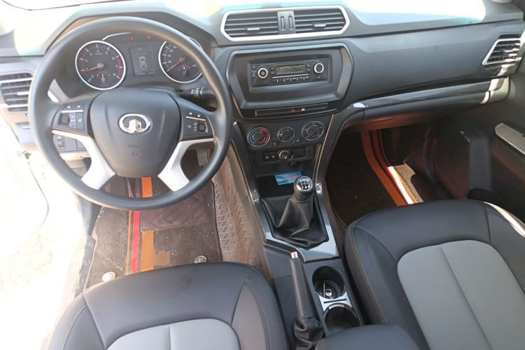 Used Great Wall Wingle 5 2023 2.4L Gasoline Two-Wheel-Drive Entry-Level Big Double Center Console