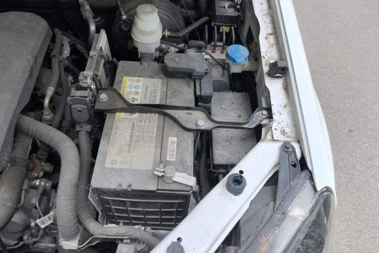 Used Great Wall Wingle 5 2023 2.0T Diesel Two-Wheel Drive Elite Flatbed Truck Engine Bay Left