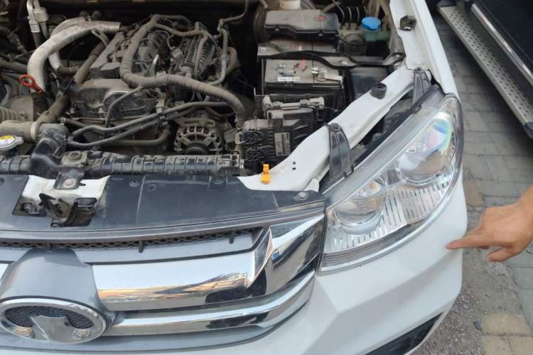Used Great Wall Wingle 5 2023 "Ganfan" Version 1.5T Gasoline Two-Wheel-Drive Advanced Trim with Long Cargo Bed Engine Bay Left