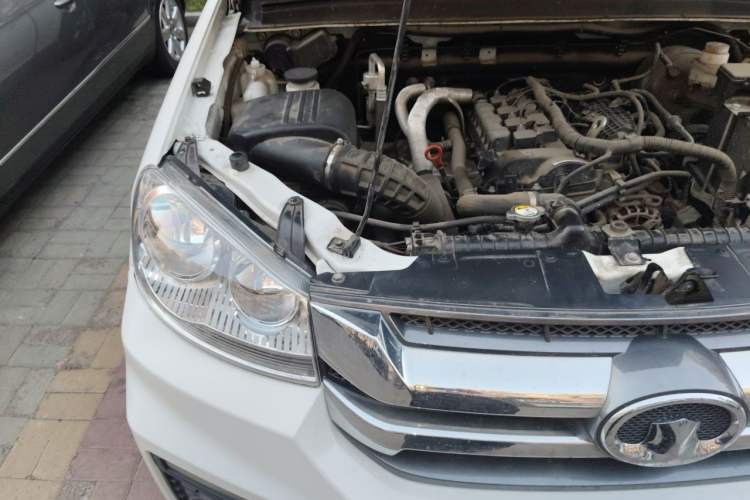 Used Great Wall Wingle 5 2023 "Ganfan" Version 1.5T Gasoline Two-Wheel-Drive Advanced Trim with Long Cargo Bed Engine Bay Right