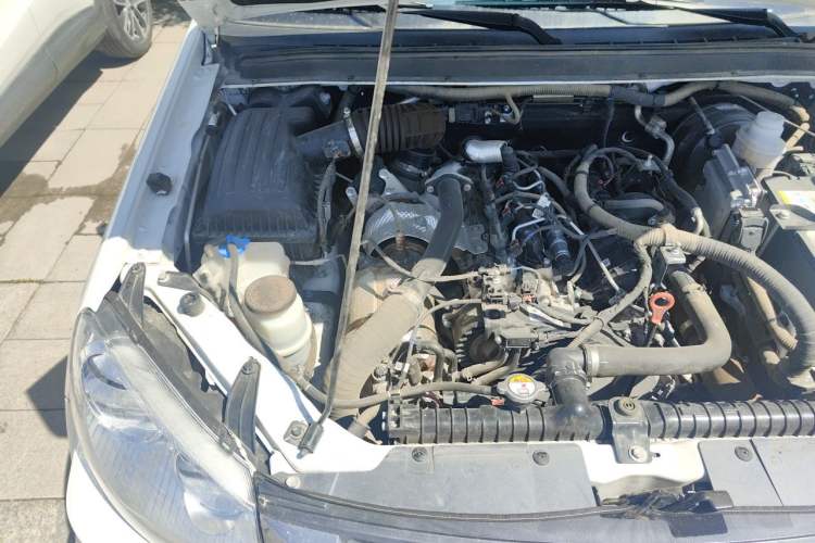 Used Great Wall Wingle 5 2023 2.0T Diesel 4x4 Entry-Level Flatbed Truck Engine Bay Right