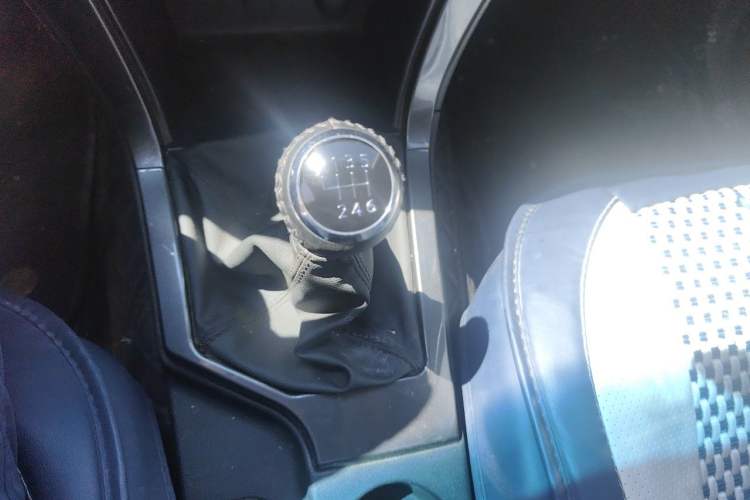 Used Great Wall Wingle 5 2023 2.0T Diesel 4x4 Entry-Level Flatbed Truck Gear Lever