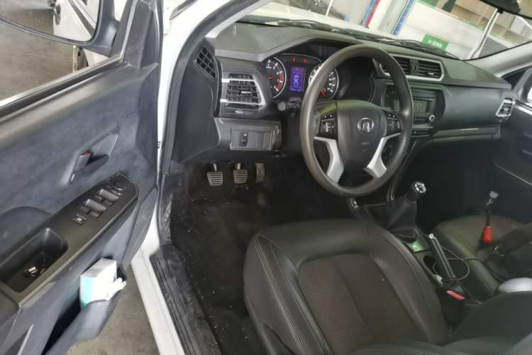 Used Great Wall Wingle 5 2023 "Ganfan" Version 1.5T Gasoline Two-Wheel-Drive Advanced Trim with Long Cargo Bed Interior 3