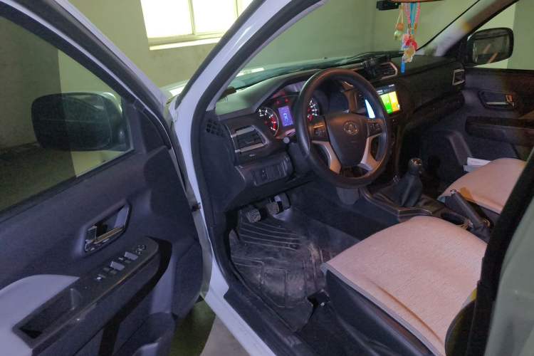 Used Great Wall Wingle 5 2023 2.4L Gasoline Two-Wheel-Drive Entry-Level Big Double Interior 3