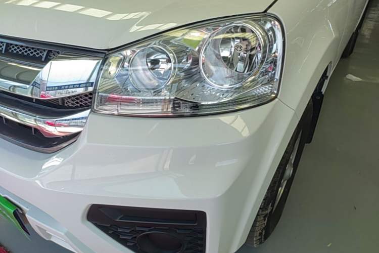 Used Great Wall Wingle 5 2023 "Dry Meal" Version 1.5T Gasoline Two-Wheel-Drive Advanced Large Double Left Front Headlight