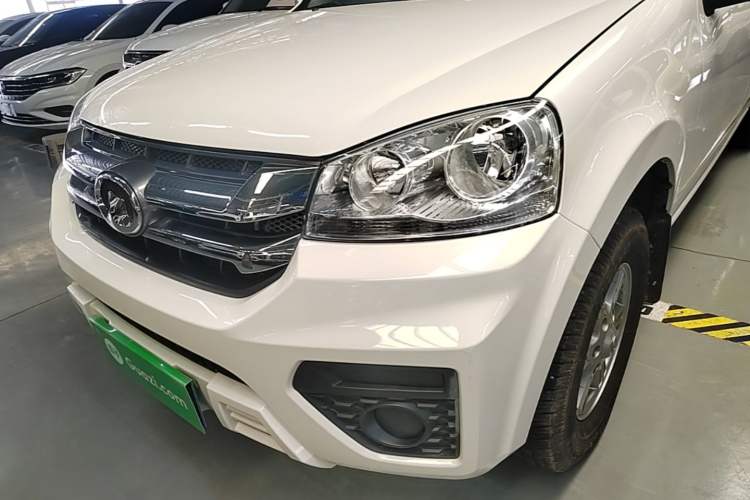 Used Great Wall Wingle 5 2023 "Dry Meal" Version 1.5T Gasoline Two-Wheel-Drive Advanced Large Double Left Front Headlight