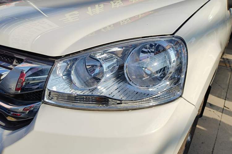 Used Great Wall Wingle 5 2023 "Dry Meal" Version 1.5T Gasoline Two-Wheel-Drive Advanced Large Double Left Front Headlight
