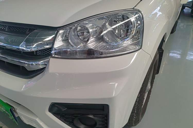 Used Great Wall Wingle 5 2023 "Dry Meal" Version 1.5T Gasoline Two-Wheel-Drive Advanced Large Double Left Front Headlight