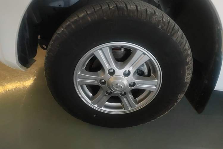Used Great Wall Wingle 5 2023 "Dry Meal" Version 1.5T Gasoline Two-Wheel-Drive Advanced Large Double Left Front Wheel Hub
