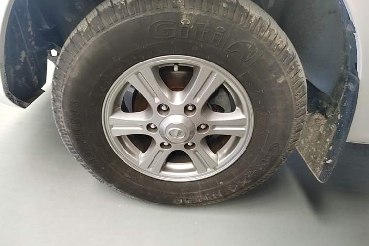 Used Great Wall Wingle 5 2023 "Dry Meal" Version 1.5T Gasoline Two-Wheel-Drive Advanced Large Double Left Front Wheel Hub